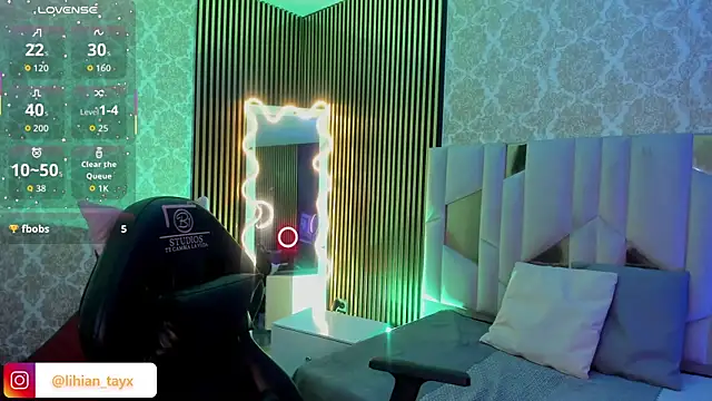 LIHIAN TAY online show from November 2025 06:46:01 AM