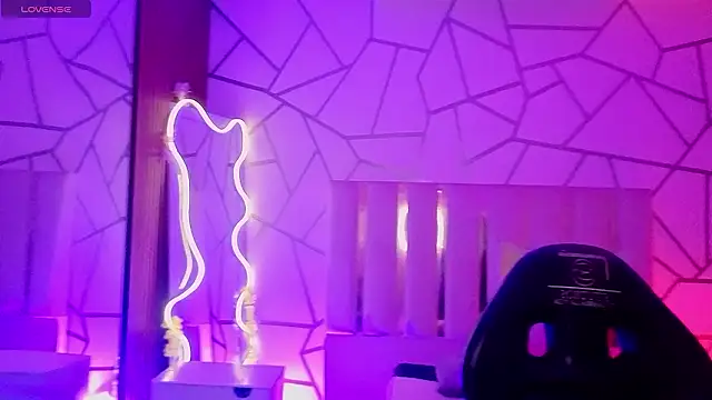 LIHIAN TAY online show from March 2026 03:18:02 AM