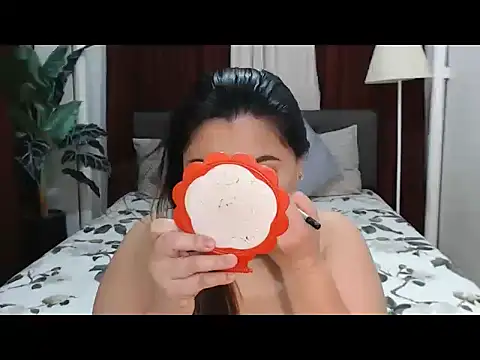 Snapshot of MarielRose143 chatting on December 2025 09:57:02 AM MarielRose143 online show from December 2025 09:57:02 AM