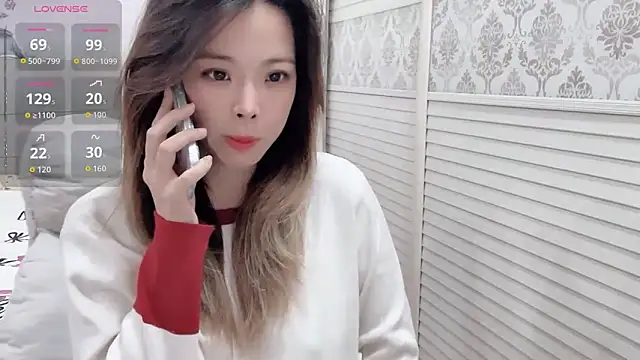 Snapshot of Holiland chatting on November 2025 01:05:01 AM Holiland online show from November 2025 01:05:01 AM