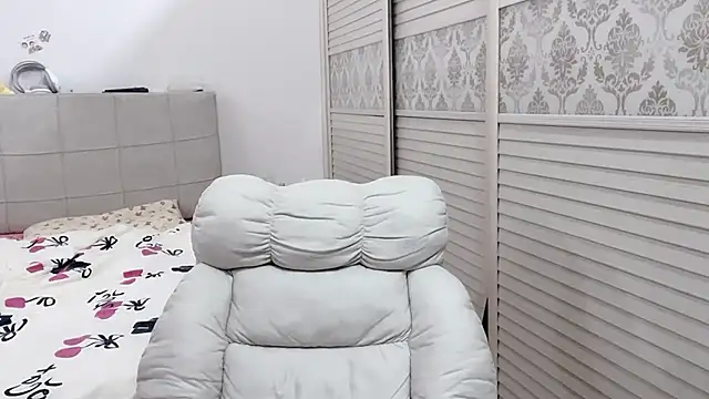 Snapshot of Holiland chatting on November 2025 01:00:02 AM Holiland online show from November 2025 01:00:02 AM