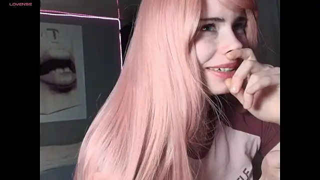 Snapshot of PieraMarch chatting on April 2026 07:50:02 PM PieraMarch online show from April 2026 07:50:02 PM