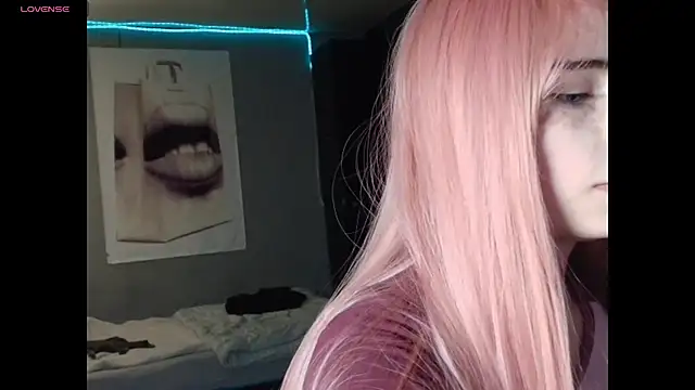 Snapshot of PieraMarch chatting on April 2026 09:37:02 PM PieraMarch online show from April 2026 09:37:02 PM