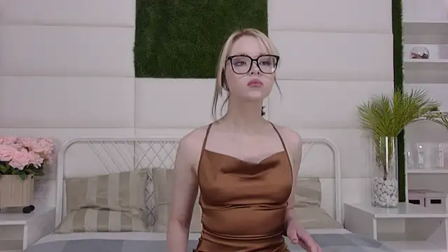 MollyHuntt online show from September 2025 07:02:02 PM