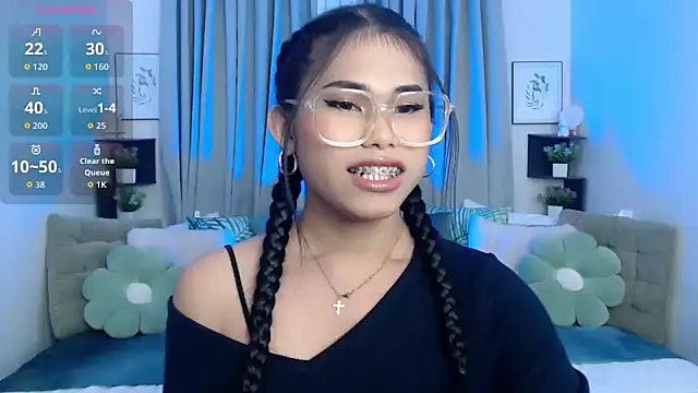 PrettyBlythes TS online show from October 2025 09:28:01 AM