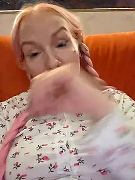 Snapshot of KateMonroe chatting on April 2026 10:04:01 PM KateMonroe online show from April 2026 10:04:01 PM