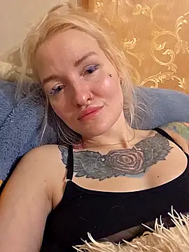 Snapshot of KateMonroe chatting on April 2026 10:07:02 PM KateMonroe online show from April 2026 10:07:02 PM
