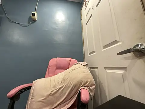 Snapshot of princess_janine chatting on March 2026 06:19:02 AM princess janine online show from March 2026 06:19:02 AM