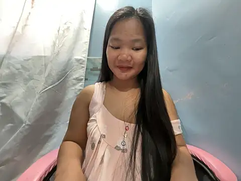 Snapshot of princess_janine chatting on April 2026 06:11:02 AM princess janine online show from April 2026 06:11:02 AM