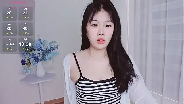 Snapshot of -Rose-Lucky- chatting on October 2025 01:17:02 AM -Rose-Lucky- online show from October 2025 01:17:02 AM