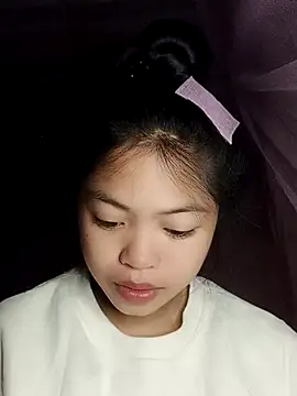 Thy00   online show from November 2025 06:54:01 PM