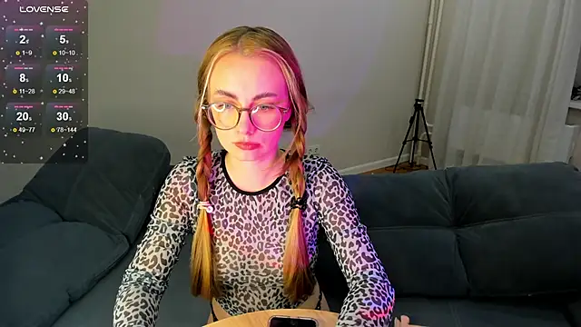 MewStella online show from October 2025 05:33:02 PM