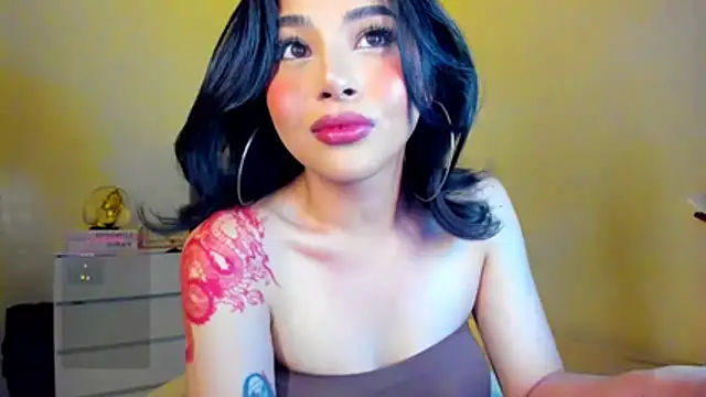 Snapshot of LauraLoove chatting on March 2026 03:57:02 AM LauraLoove online show from March 2026 03:57:02 AM