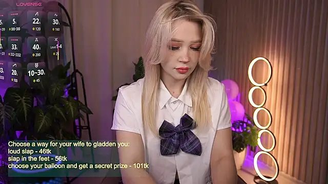 Snapshot of LauraWifeness chatting on October 2025 06:20:02 AM LauraWifeness online show from October 2025 06:20:02 AM