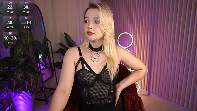 Snapshot of LauraWifeness chatting on October 2025 06:03:02 AM LauraWifeness online show from October 2025 06:03:02 AM