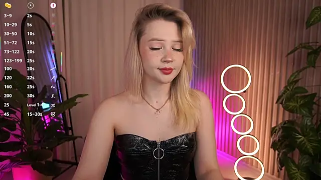 Snapshot of LauraWifeness chatting on December 2025 06:30:02 AM LauraWifeness online show from December 2025 06:30:02 AM