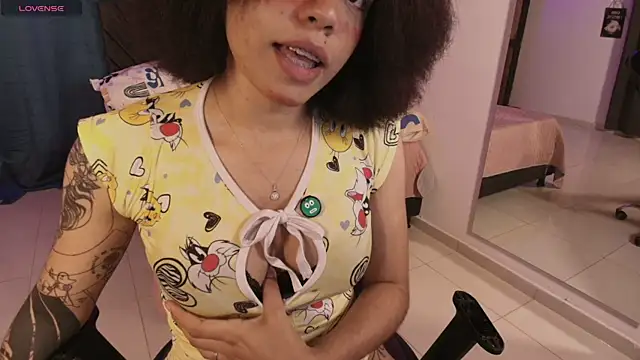 Snapshot of kitty_aikooo chatting on April 2026 08:25:02 PM kitty aikooo online show from April 2026 08:25:02 PM