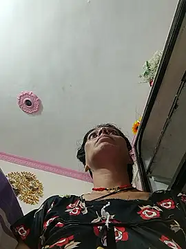 ISHANI-SINGH online show from October 2025 03:27:01 PM