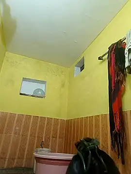 ISHANI-SINGH online show from November 2025 02:23:01 PM