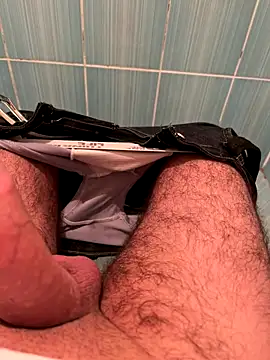 Snapshot of Cruel00 chatting on November 2025 04:07:01 PM Cruel00 online show from November 2025 04:07:01 PM