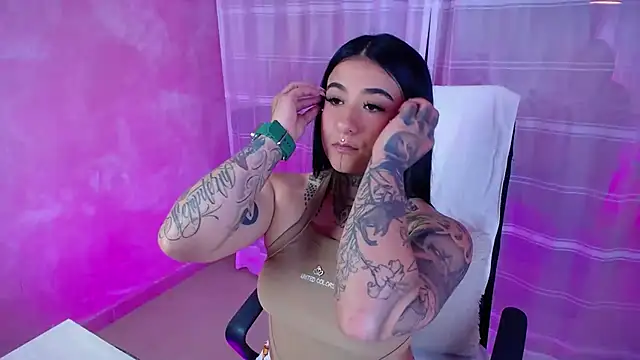 Snapshot of Adri_Tatto_ chatting on October 2025 08:31:01 PM Adri Tatto online show from October 2025 08:31:01 PM