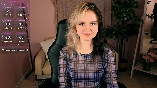 Snapshot of girl_next_doorr chatting on July 2026 01:18:01 PM girl next doorr online show from July 2026 01:18:01 PM