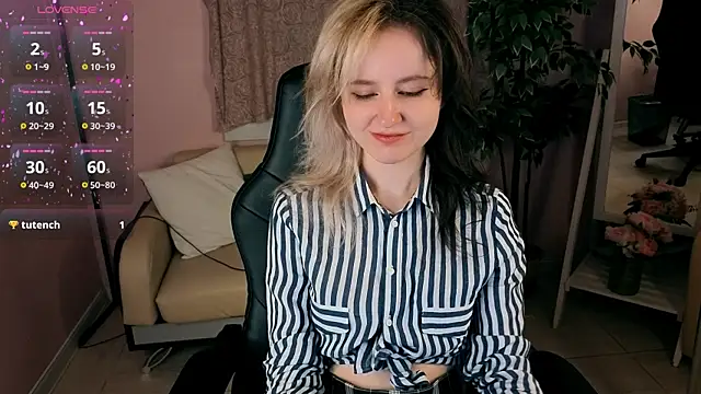 Snapshot of girl_next_doorr chatting on July 2026 01:15:01 PM girl next doorr online show from July 2026 01:15:01 PM