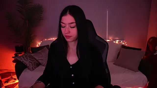 Snapshot of FataleNellie chatting on April 2026 09:16:01 PM FataleNellie online show from April 2026 09:16:01 PM