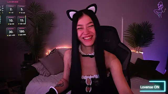 Snapshot of FataleNellie chatting on April 2026 08:53:02 PM FataleNellie online show from April 2026 08:53:02 PM