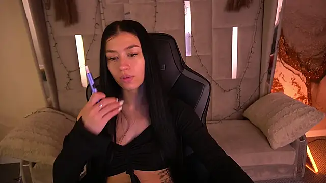 Snapshot of FataleNellie chatting on April 2026 09:42:02 PM FataleNellie online show from April 2026 09:42:02 PM