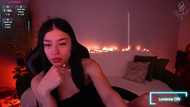 Snapshot of FataleNellie chatting on April 2026 09:32:01 PM FataleNellie online show from April 2026 09:32:01 PM