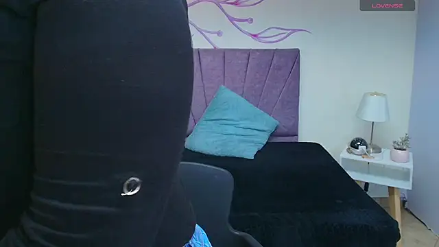 Lia Blake  online show from November 2025 12:13:01 PM