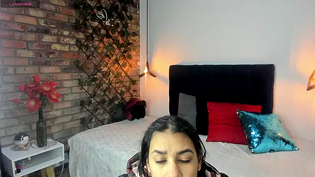 Lia Blake  online show from February 2026 12:01:02 PM