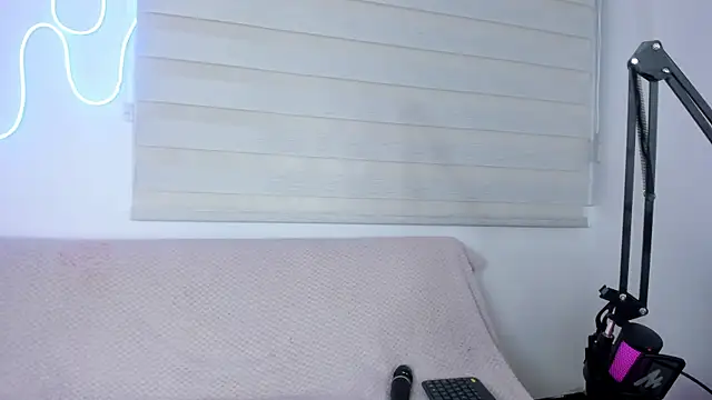 missweetpeach online show from January 2026 12:04:01 AM