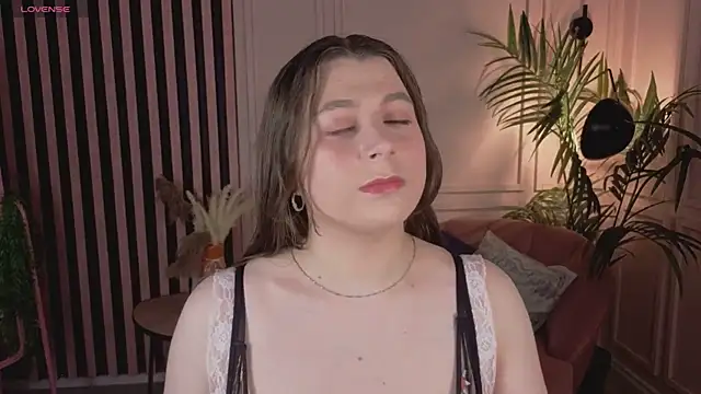 Snapshot of Queen_Michelle_ chatting on November 2025 10:04:02 PM Queen Michelle online show from November 2025 10:04:02 PM