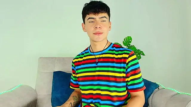 CamiiGuzmanX online show from September 2025 07:28:02 PM