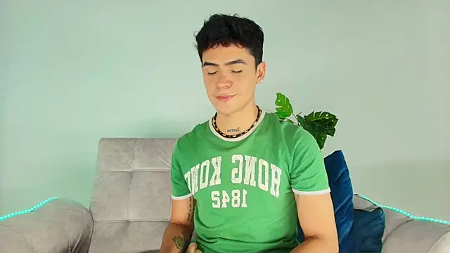 CamiiGuzmanX online show from October 2025 08:06:02 PM