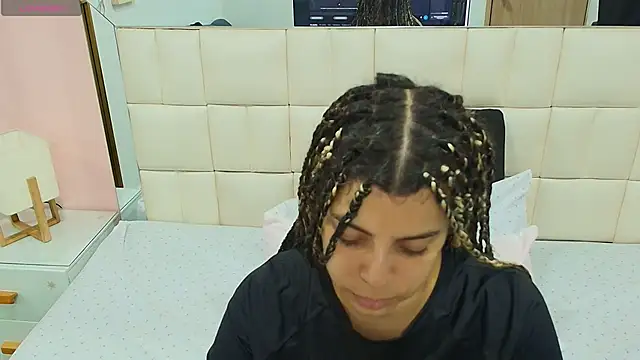 gisell gomez online show from December 2025 12:43:02 PM