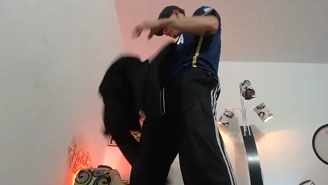 Thomasjons  online show from March 2026 02:38:02 AM