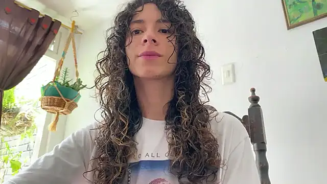 Snapshot of camille_delrey chatting on December 2025 04:35:02 PM camille delrey online show from December 2025 04:35:02 PM