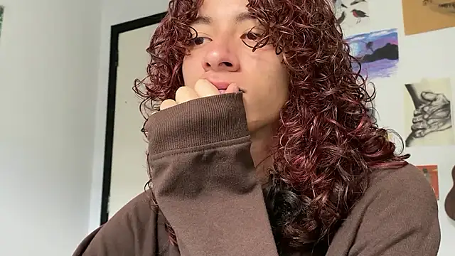 Snapshot of camille_delrey chatting on February 2026 05:00:02 PM camille delrey online show from February 2026 05:00:02 PM