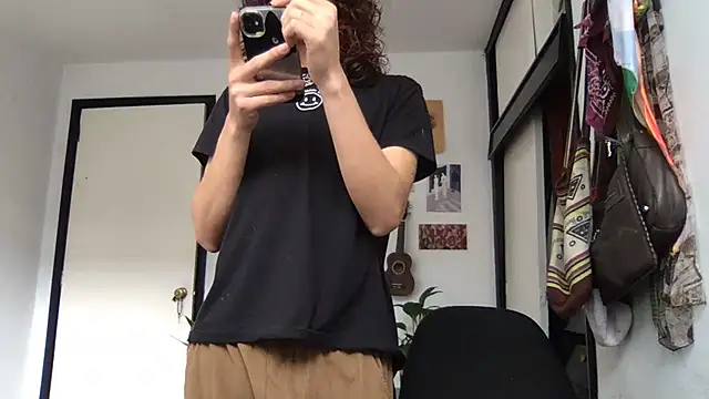 Snapshot of camille_delrey chatting on April 2026 07:11:01 PM camille delrey online show from April 2026 07:11:01 PM