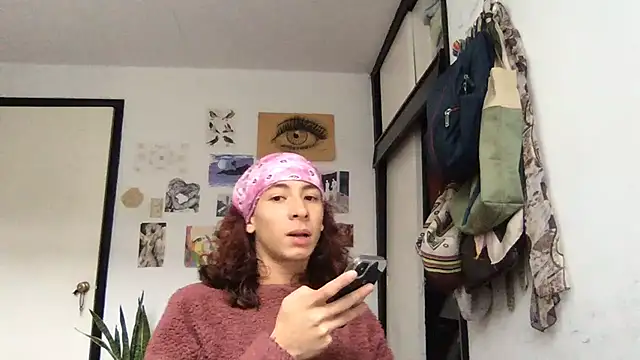 Snapshot of camille_delrey chatting on April 2026 05:14:02 PM camille delrey online show from April 2026 05:14:02 PM