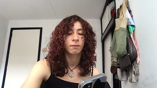 Snapshot of camille_delrey chatting on April 2026 05:18:01 PM camille delrey online show from April 2026 05:18:01 PM