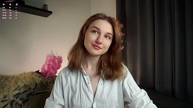 EasterBonney online show from November 2025 11:21:01 AM