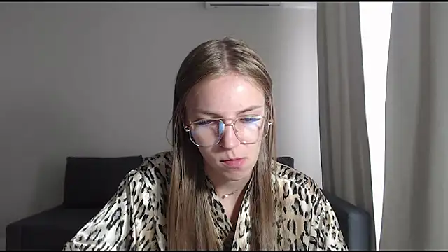 Snapshot of HitGyrl chatting on July 2026 08:08:02 AM HitGyrl online show from July 2026 08:08:02 AM
