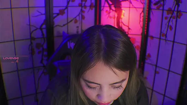 Snapshot of Vanelope_sweet_ chatting on February 2026 03:11:02 AM Vanelope sweet online show from February 2026 03:11:02 AM