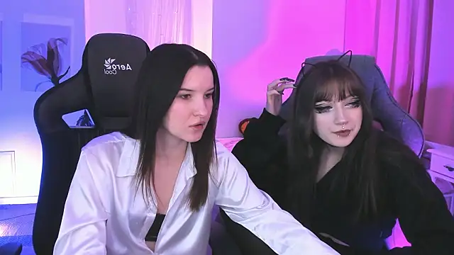 LiliLuna online show from February 2026 12:27:01 PM