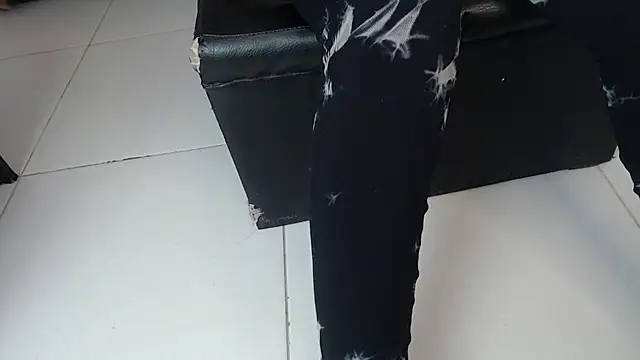 Michellee 20 online show from October 2025 01:42:02 PM