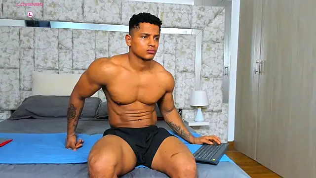 markustheroy333 online show from December 2025 10:48:01 PM